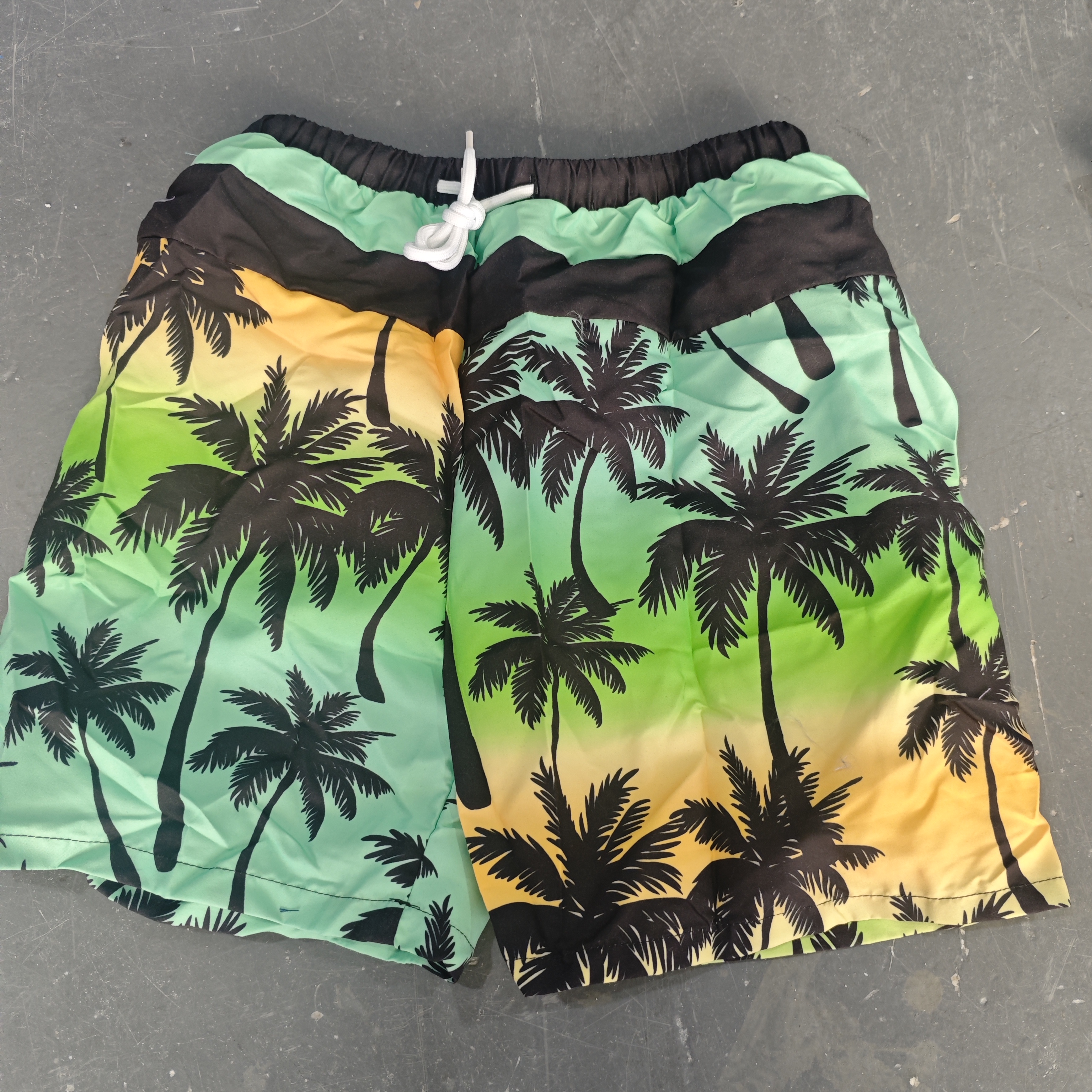 Kids’ beach shorts stocklot TOP2822